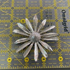 Vintage Elizabeth Morrey Signed Floral Brooch